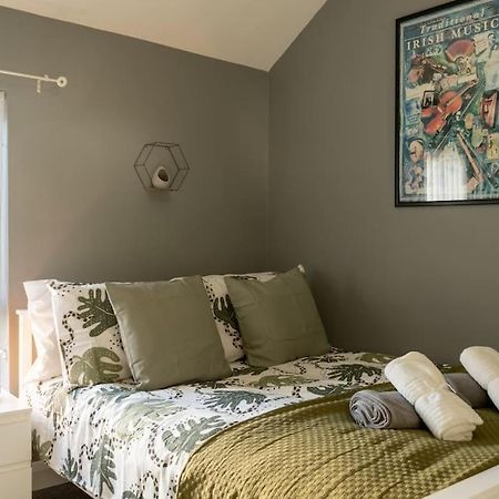 Vibrant City Centre Townhouse With Free Parking Rare Outdoor Patio Belfast Exterior foto