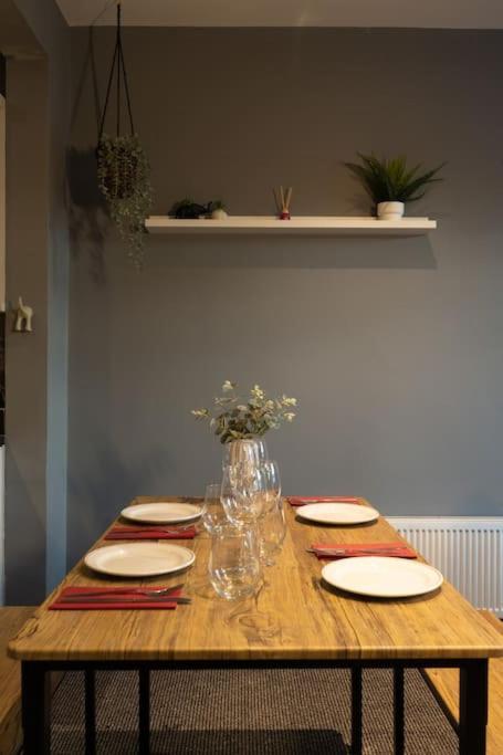 Vibrant City Centre Townhouse With Free Parking Rare Outdoor Patio Belfast Exterior foto