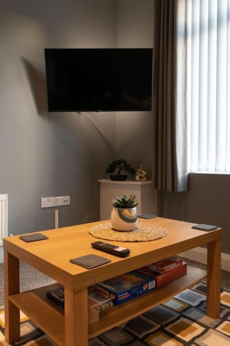 Vibrant City Centre Townhouse With Free Parking Rare Outdoor Patio Belfast Exterior foto