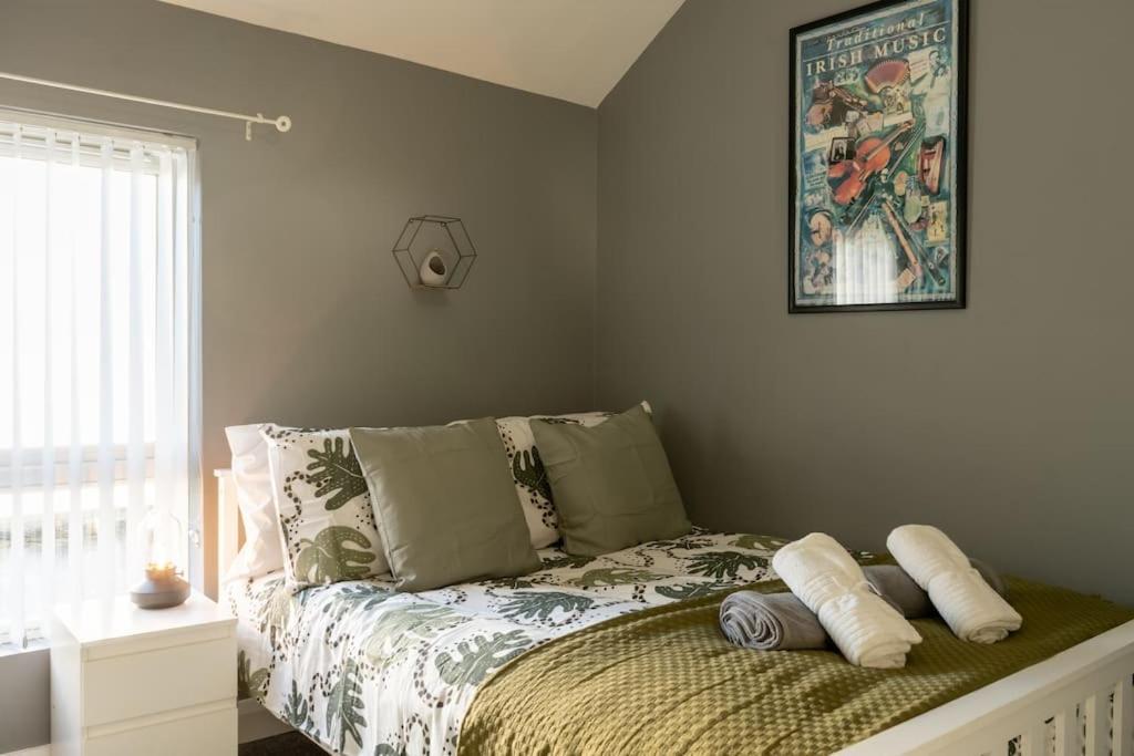 Vibrant City Centre Townhouse With Free Parking Rare Outdoor Patio Belfast Exterior foto